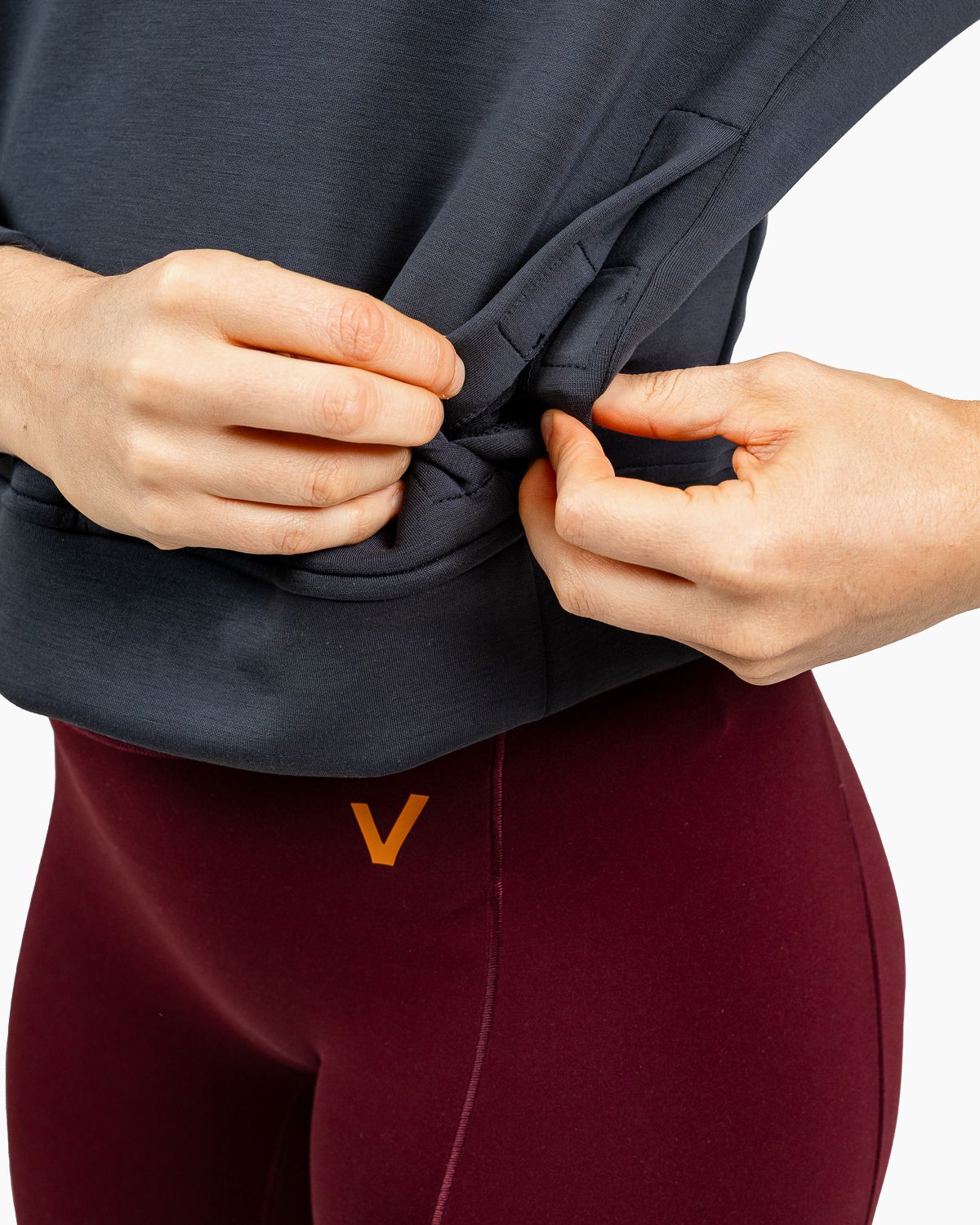 Velites Damen Holo Cropped-Kapuzenpullover Taschendetail color_Black