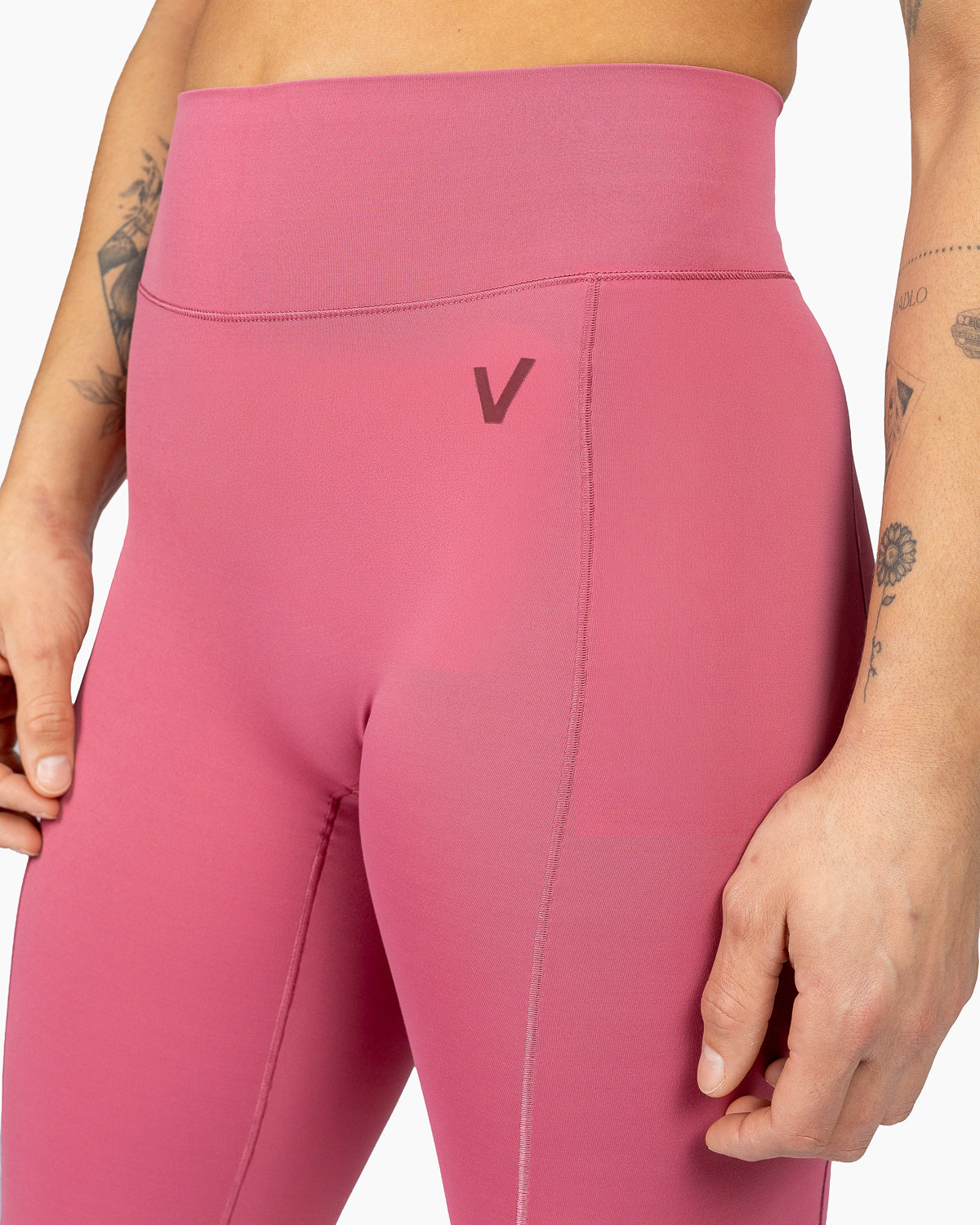Velites Holo legging largo para mujer detalle del logo color grape